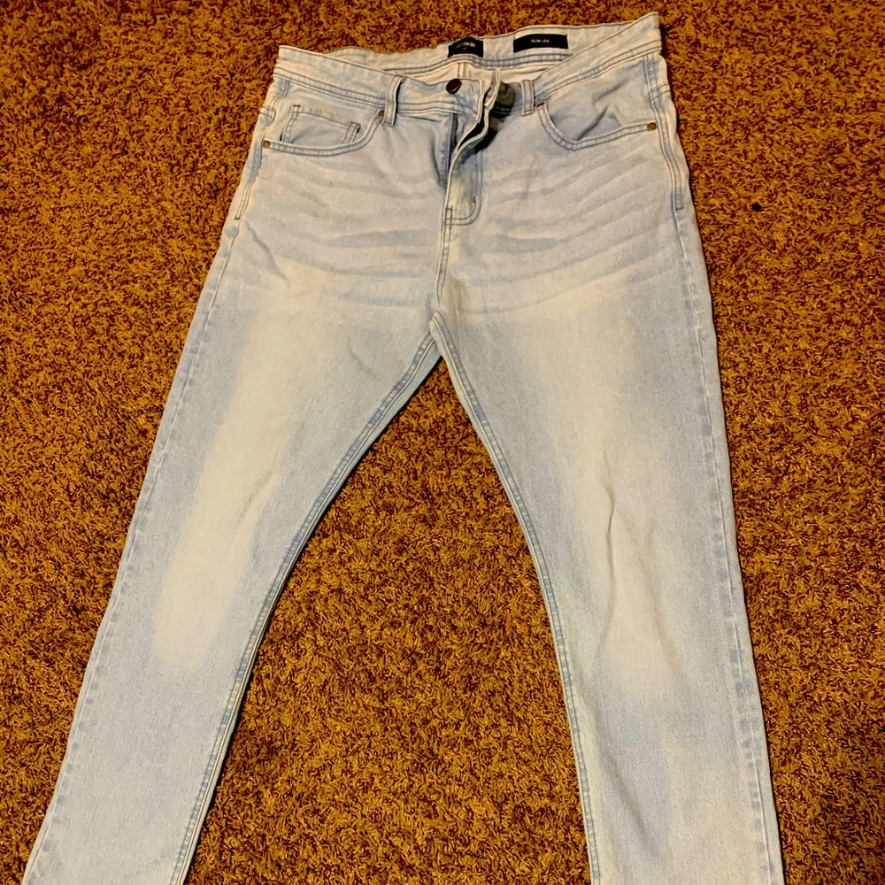 Men’s light blue slim jeans.